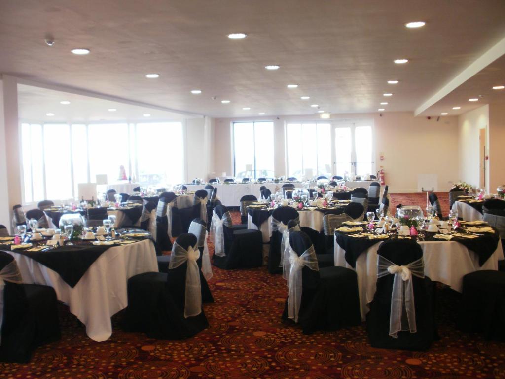 Menzies Silverlink Park South Shields Extérieur photo