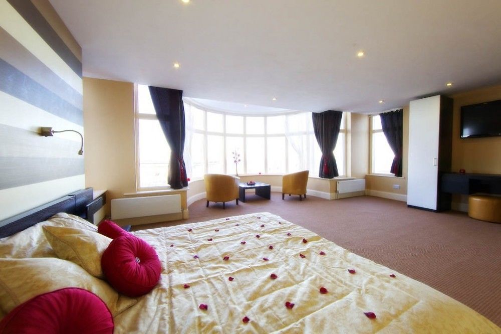 Menzies Silverlink Park South Shields Extérieur photo