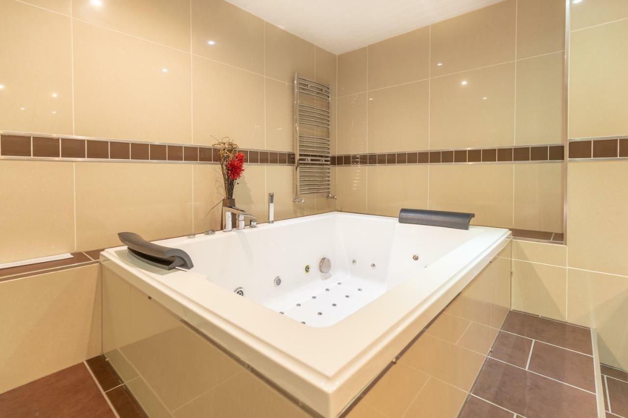 Menzies Silverlink Park South Shields Extérieur photo